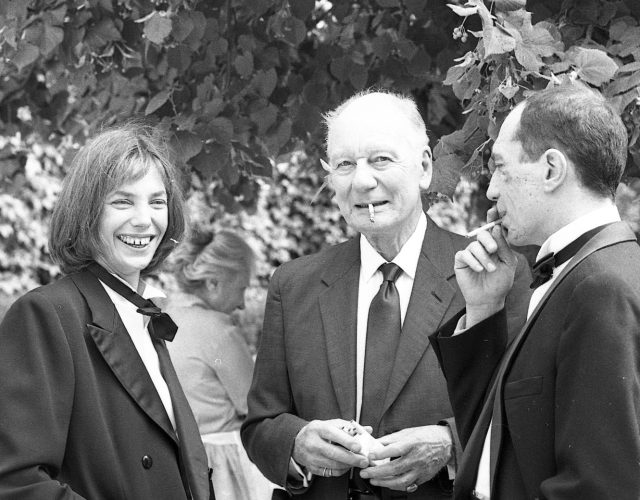 Jane Birkin, Sir John Gielgud et Féodor Atkine sur le tournage de Souvenirs secrets (réal John Reid, scénario Maurice Pons)